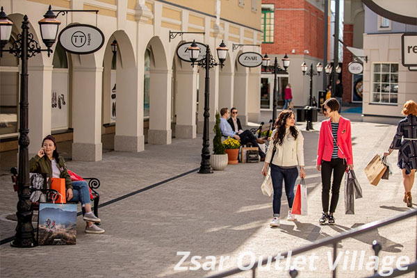 Kauppakeskus Zsar Outlet Villagen 1. vaihe