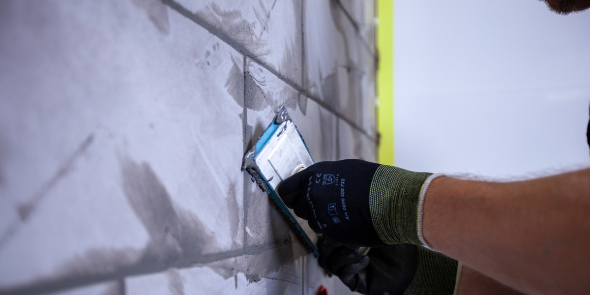 Sileät ja siistit saumat Kiilto Pro Core Tile Grout -saumalaastilla