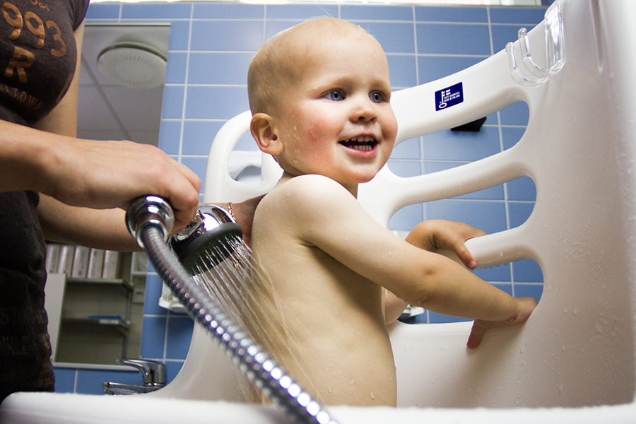 Babystanderi® Parantaa lasten turvallisuutta kylpyhuoneissa