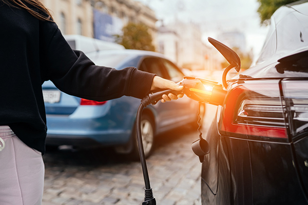 Sähköautojen lataus ja latauksenhallinta