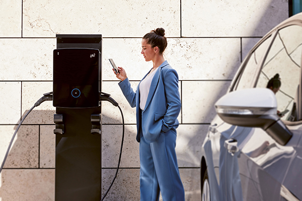UTU eM4 tuo älykkyyttä sähköautojen lataukseen