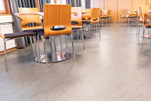 YKSILÖLLINEN, MUKAVA JA KÄYTÄNNÖLLINEN - SIKA COMFORTFLOOR® MARBLE FX